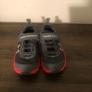 Boys 11 Under Armour shoes